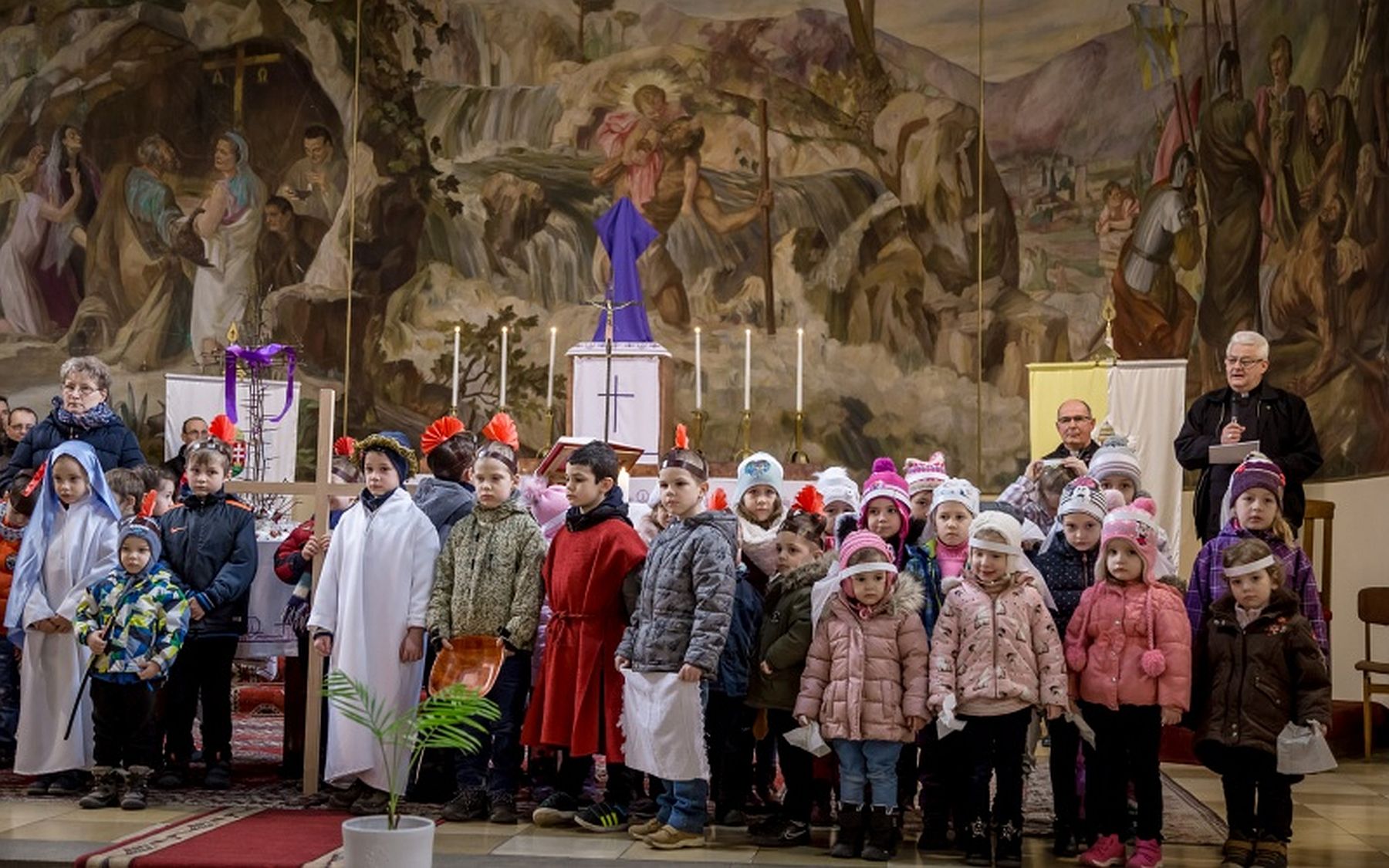 Családi keresztút-járás lesz Virágvasárnap a Maroshegyi Szent Kristóf plébánián